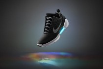 耐克推出能自动系鞋带的运动鞋“Nike HyperAdapt 1.0”