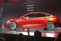 Tesla Model 3发布当天就订出18万辆,不过得2017年底才能发货