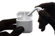苹果突然发售 AirPods 无线耳机，最快 20 号到货