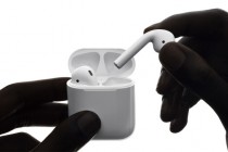 苹果突然发售 AirPods 无线耳机,最快 20 号到货