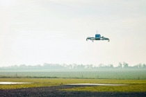 电商巨头亚马逊宣布成功完成首次无人机投递任务