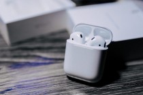 外媒：苹果可能将在2019年推出豪华版高端耳机AirPods